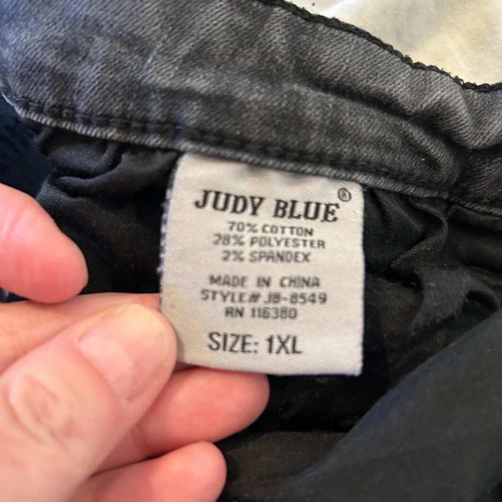 Judy Blue 1XL Black Wash Distressed High Rise Cropped Raw‎ Hem Jeans 33